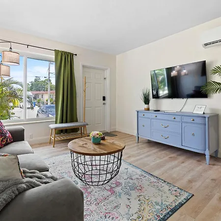Enchanting Cozy Apartment 10 Min Away From Airport, Calle 8, Brickell, Coral Gables, The Beach And More!